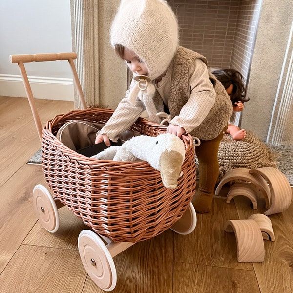 Remorque en osier, Handcrafted landau, Écologique poussette en osier, Chariot de jouet pour garçon