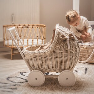 Rieten kinderwagen, rieten poppenwagen, rieten poppenwagen, natuurlijke poppenwagen, Willow Doll kinderwagen, poppenwagen, perfect cadeau afbeelding 2