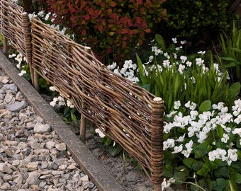 Un set di cinque recinzioni in vimini per il giardino, recinzione naturale, recinzione decorativa in vimini, palizzata da giardino, decorazioni per la casa, decorazioni da giardino