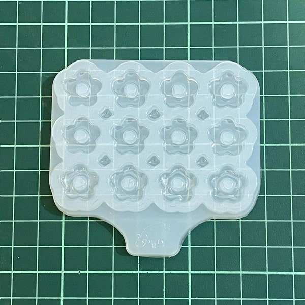 Orecchini a fiore in silicone. Stampo per resina epossidica e UV. Forma in resina super lucida. orecchini gioielli a forma di fiore. Forma in gomma.