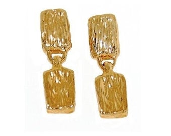 CoutureNumber.com 80s Modernist Gold Tone Ribbed Clip On Drop Earrings