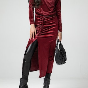 Velvet Mid-Waist Deep Red Skirt with Split, Gathered Body-Con Skirt, Fall/Winter Lightweight Skirt for Ladies, Elasticated Minimalist Skirt