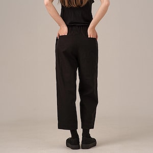 Pantalon ample minimaliste, pantalon ballon court ample, pantalon gaucho noir de style japonais, pantalon d'été ample avec plis image 2