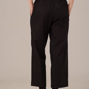 Pantalon ample minimaliste, pantalon ballon court ample, pantalon gaucho noir de style japonais, pantalon d'été ample avec plis image 5