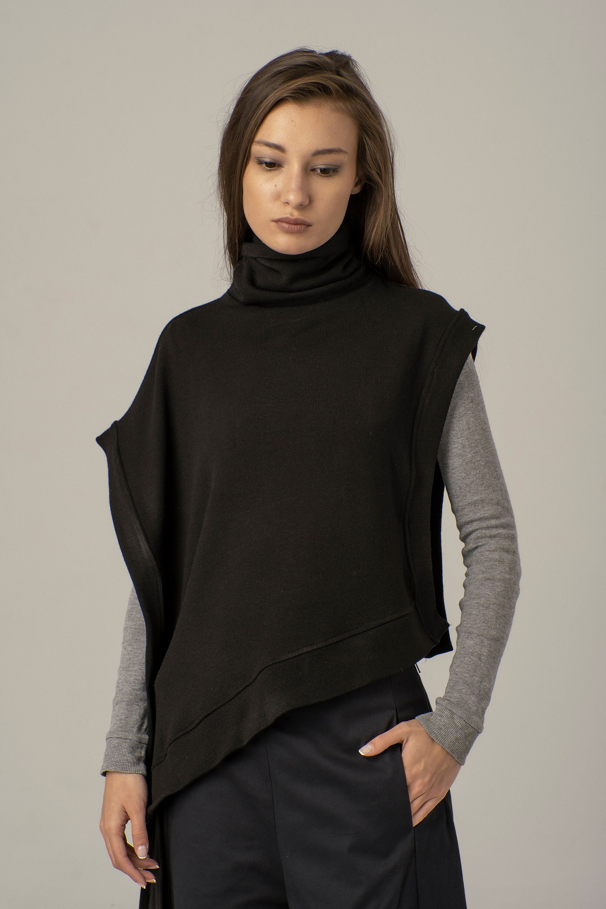 SOSHIOTSUKI SWORD SLIT KNIT VEST