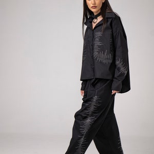 Pantalon ample d'inspiration japonaise avec broderies faites à la main, pantalon court noir, pantalon gaucho ample en coton froncé, pantalon jupe-culotte pour femme image 3