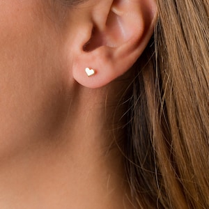 Boucles d'oreilles initiales en or 14 carats - boucles d'oreilles lettres personnalisées sur Etsy