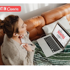 Puede incluir: Una persona con un su&eacute;ter beige usando una computadora port&aacute;til en un sof&aacute; de cuero marr&oacute;n. La pantalla de la computadora port&aacute;til muestra el texto "LOOKING A PLACE TO VOLUNTEER" en rojo y negro. La imagen tambi&eacute;n incluye un bot&oacute;n rojo "EDIT IN Canva".