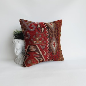 Traditional Kilim Pillow Cover: Antique Turkish Wool Cushion (16&#39;&#39;x16&#39;&#39;)