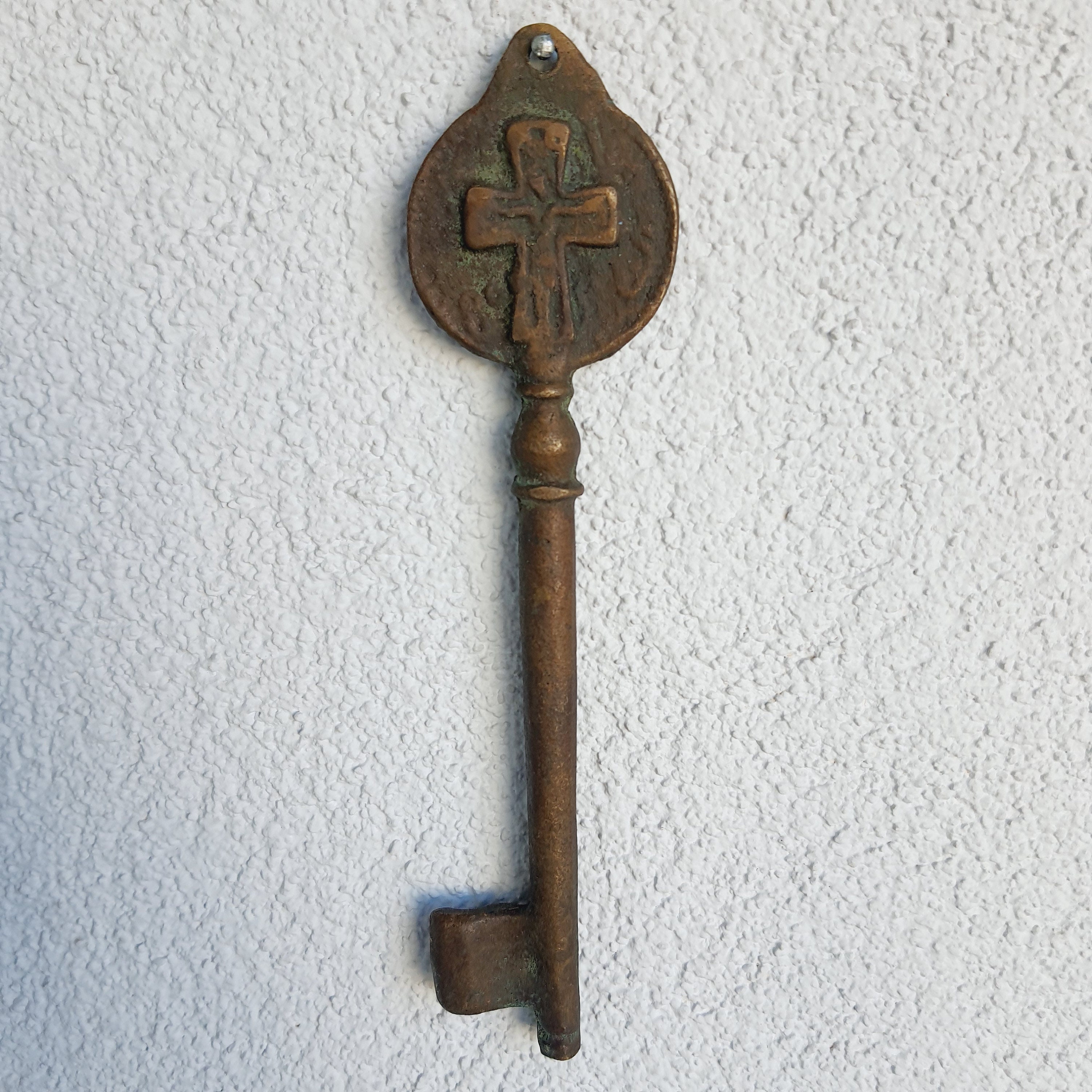 アンティーク　ブローチ　教会　鍵 Amazon.com: 125 PCS Vintage Skeleton Key Set Charms, JIALEEY