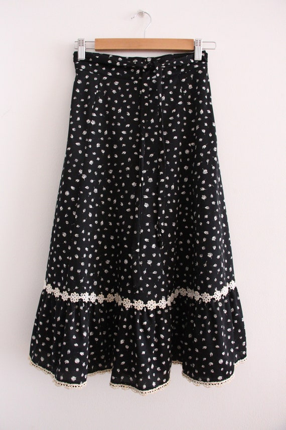 Vintage tulip print prairie skirt