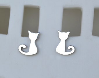 Silver cat earrings, Small cat stud Earrings for Girl, Cat Jewelry for Cat lovers. Kitten stud earrings perfect for kids and adults.