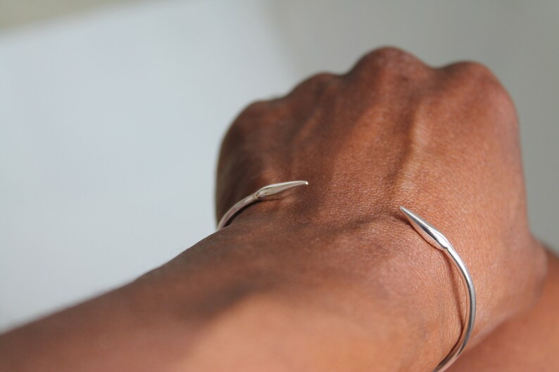Arrowhead silver bangle