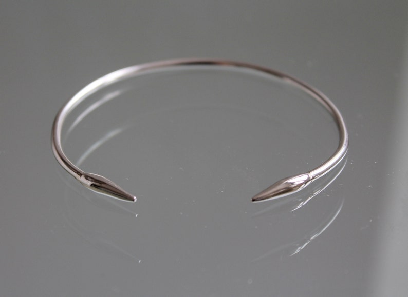 Arrowhead silver bangle