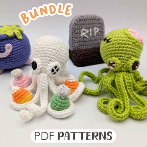 Puede incluir: Un paquete de patrones de crochet que incluye una caldera morada, un pulpo blanco con maíz dulce y un pulpo zombie verde. Los patrones se titulan "PDF Patterns".
