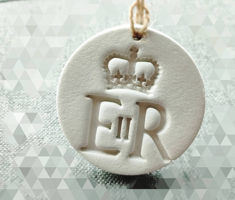2022 Christmas tree ornament / EIIR / Queen Elizabeth II 1926-2022 / Thank you for everything 