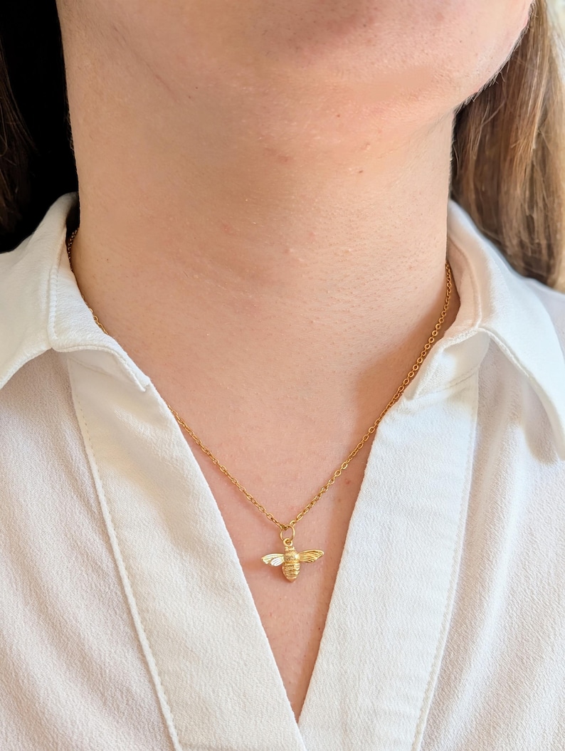 Bee Necklace Gold / Silver, Honey Bee Jewelry, Bee Chain with Pendant 18K Gold Plated / Platinum Plated, Pretty, Minimalistic, Dainty image 3