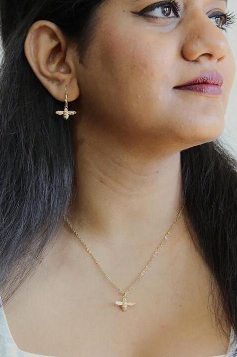 Bee Necklace Gold / Silver, Honey Bee Jewelry, Bee Chain with Pendant 18K Gold Plated / Platinum Plated, Pretty, Minimalistic, Dainty image 4