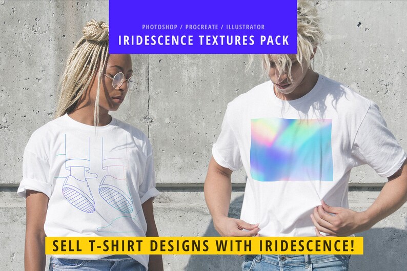 Peut inclure: Deux personnes portant des t-shirts blancs avec des motifs diff&eacute;rents. Le t-shirt &agrave; gauche a un dessin au trait de chaussures. Le t-shirt &agrave; droite a un graphique iridescent color&eacute;. Le texte sur l'image est "PHOTOSHOP / PROCREATE / ILLUSTRATOR IRIDESCENCE TEXTURES PACK SELL T-SHIRT DESIGNS WITH IRIDESCENCE!"