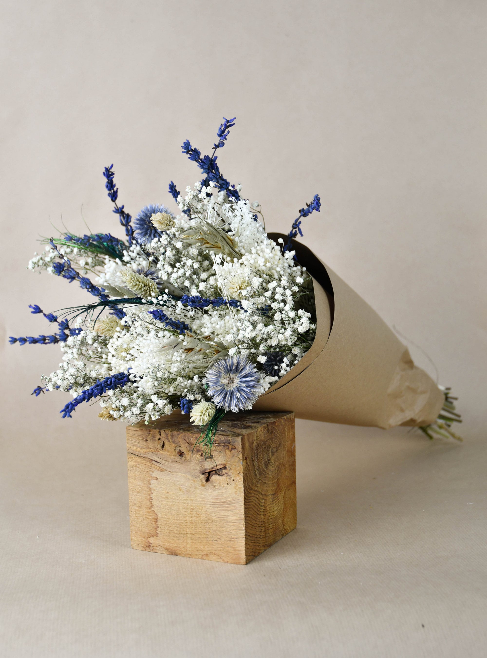 Bouquet de Fleurs Séchées et Plumes Paon