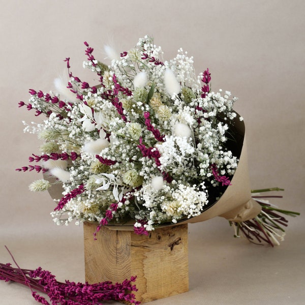 Bouquet de fleurs séchées champêtre avec de la lavande rose