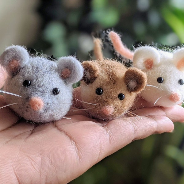 Tiny needle felted mouse, miniature mouse, felted baby animals, gift for mouse lovers [Made to order]