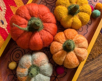 Needle felted pumpkin, rustic autumn decor, thanksgiving decoration [Made to order]