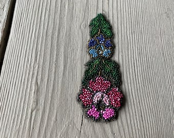 One Small Antique Victorian Beaded Applique with Metallic Thread Accents (Ref:  A-5856/3 Box 5)