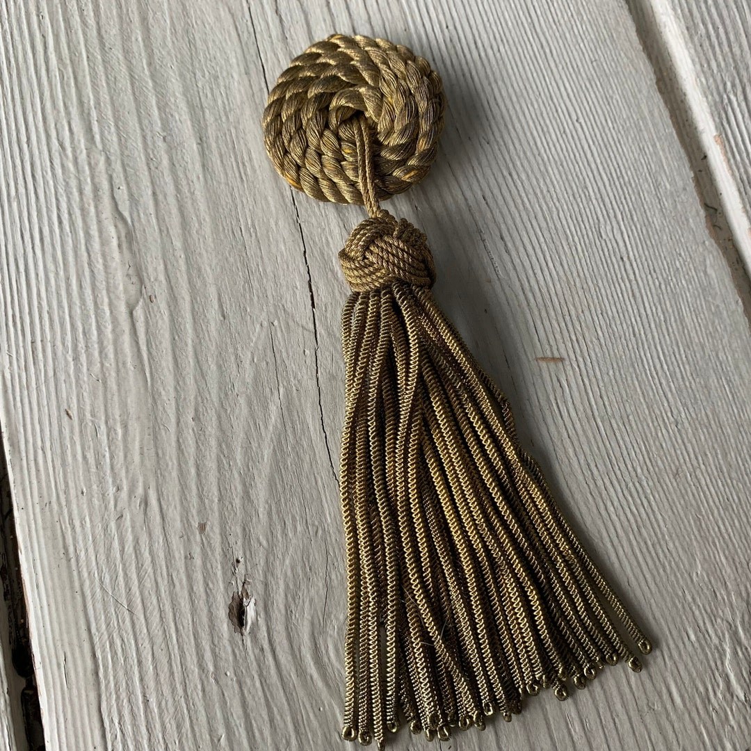 BELLE TASSEL NECKLACE, GOLD METALLIC main image 1