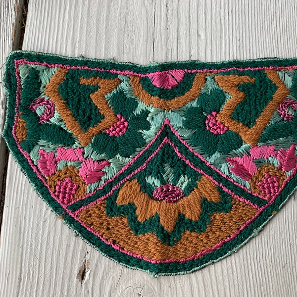 One Antique Embroidered Applique (Ref:  A-6224/195 Box 5)