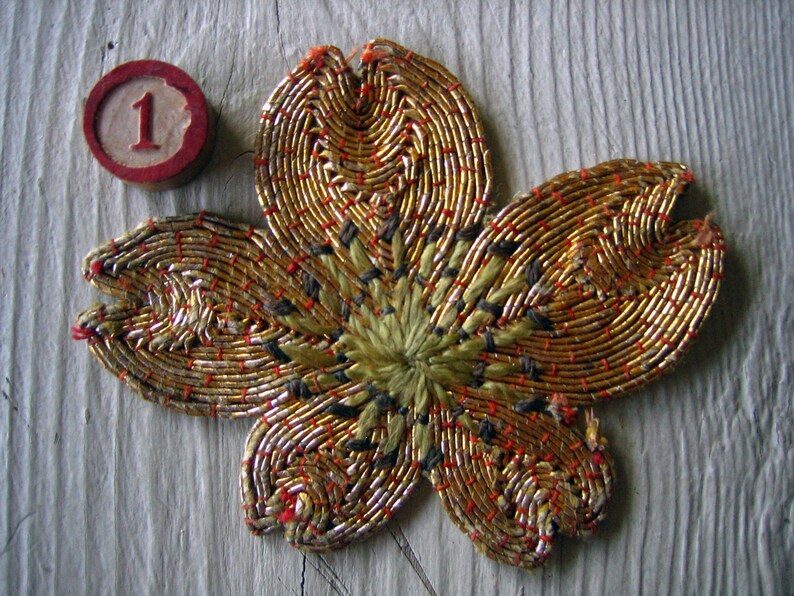 One 1920s Embroidered Antique Applique for Kimono Ref: A-632213 Box 1
