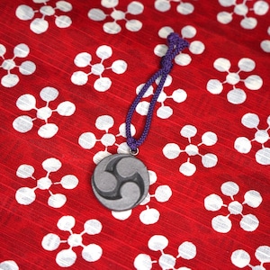 Japanese SAMURAI symbol crest key ring  mitufomoe