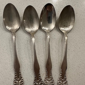 Set of 4 teaspoon flatware