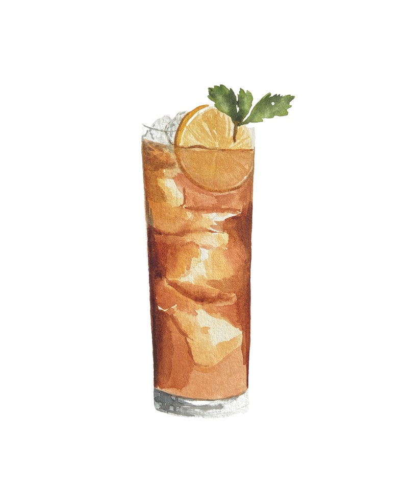 Puede incluir: Ilustraci&oacute;n en acuarela de un vaso alto lleno de una bebida marr&oacute;n, cubitos de hielo y una rodaja de lim&oacute;n. Una ramita de hojas verdes se encuentra encima de la bebida. El vaso est&aacute; sobre un fondo blanco.