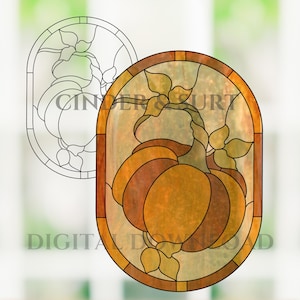 Op de afbeelding: Een ovaal glas-in-loodpatroon met een pompoen met bladeren en een rank. Het ontwerp bevat een kleurenversie met oranje en bruine tinten en een zwart-witte lijntekening. De tekst CINDER & SURT en DIGITAL DOWNLOAD is zichtbaar.