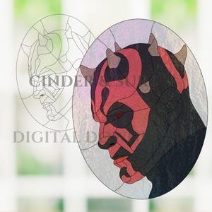 Op de afbeelding: Een glas-in-loodontwerp met een profiel van Darth Maul in rood en zwart. De afbeelding bevat een tweede, omtrekversie van het personage. De tekst "CINDER & SUN" en "DIGITAL DESIGNS" is zichtbaar.
