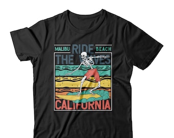 Malibu Beach California Surfing Manches courtes Unisexe T-shirt Ride the Waves Skeleton