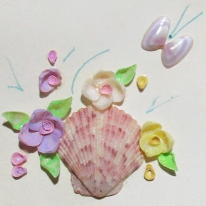 C.1940 Vintage Handgefertigte Echt Sea Shell Flower Design Brücke Tally Card T1-10