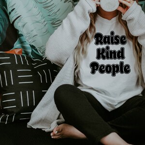 RAISE KIND Persone graphic tee, grafica tagliabile SVG per cricut & silhouette