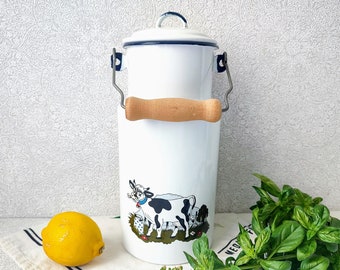 Utensil holder vintage / White enamel milk can with lid and decorated with a highland cow /  Farmhouse tall vase