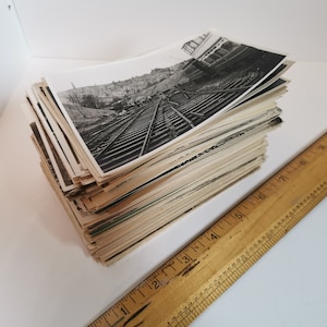 Lot d'environ 150 cartes postales anciennes
