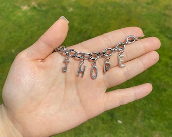 Pulsera con dijes de BTS - JHope (Hobi)