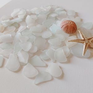 Véritables morceaux de verre de plage transparent moyen et grand pour l&#39;artisanat,