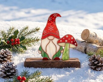 PDACE1294 Patrón de vidriera de gnomo navideño, PDF de gnomo y seta, arte de invierno para hacer tú mismo