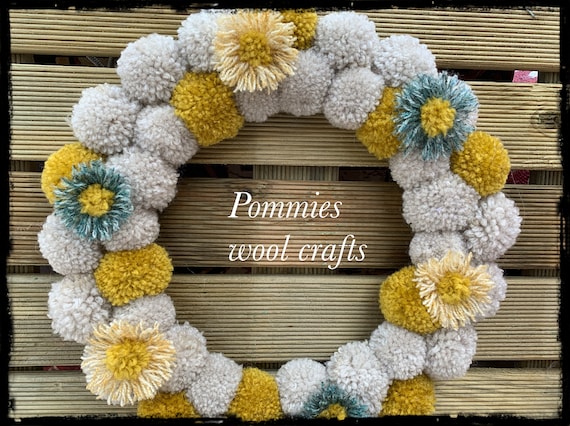 Pom pom wreath/xmas gift/Wreaths/ wall decor/ home decor/valentines/ gifts 4 her/ friendship gift/mother/daughter/house warming