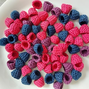 12 pcs. raspberries blackberries crocheted in a set for shop play kitchen fruit fruits