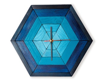Horloge murale en bois bleue, montre géométrique, horloge hexagonale unique, idée cadeau d'anniversaire, décoration d'intérieur moderne, horloge artisanale