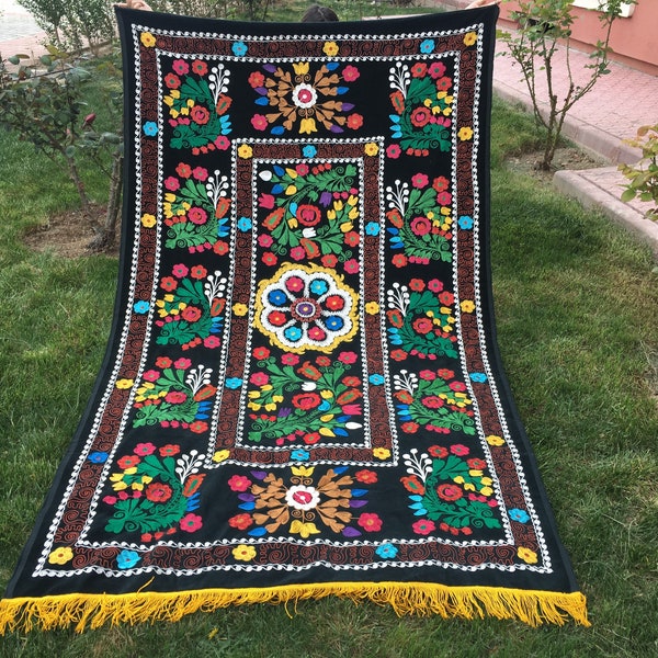 Large Suzani, Colorful Wall Hanging, Handmade Suzani Tablecloth, Velvet Suzani Bedspread, Large Bedcover, Floral Suzani 4’4”x7’5”ft