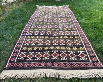 Vintage Wool Kilim Runner Rug: Handmade Turkish Anatolian Rug (2’9”x 6’8”ft)