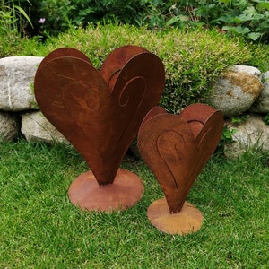 Standing heart made of rust for planting, in 2 different designs